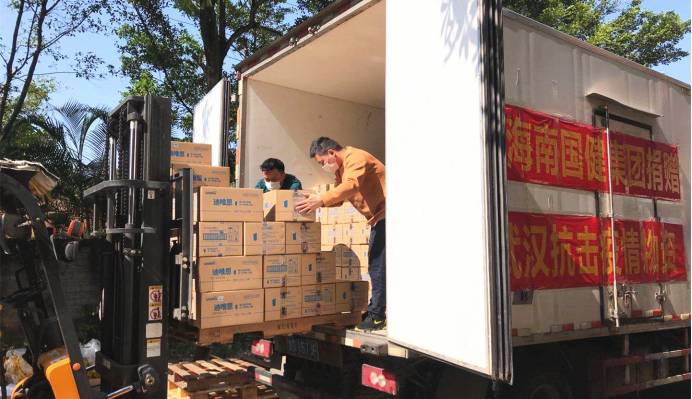 �������Є�(d��ng) ��ٛ(z��ng)100�f(w��n)Ԫ�̷��YԮ����һ���t(y��)�o(h��)�ˆT